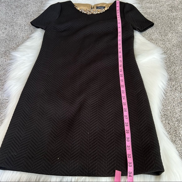 Tahari Black Textured Shift Dress w Embellished Neck and gold zipper back sz 2 - Picture 6 of 9